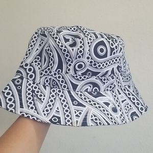 Black and white bucket hat